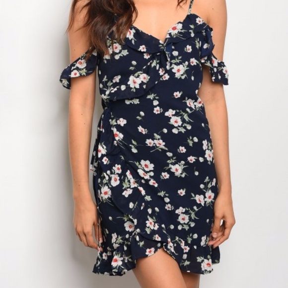 Dresses & Skirts - Last 1 ⭐️ Floral Wrap Dress